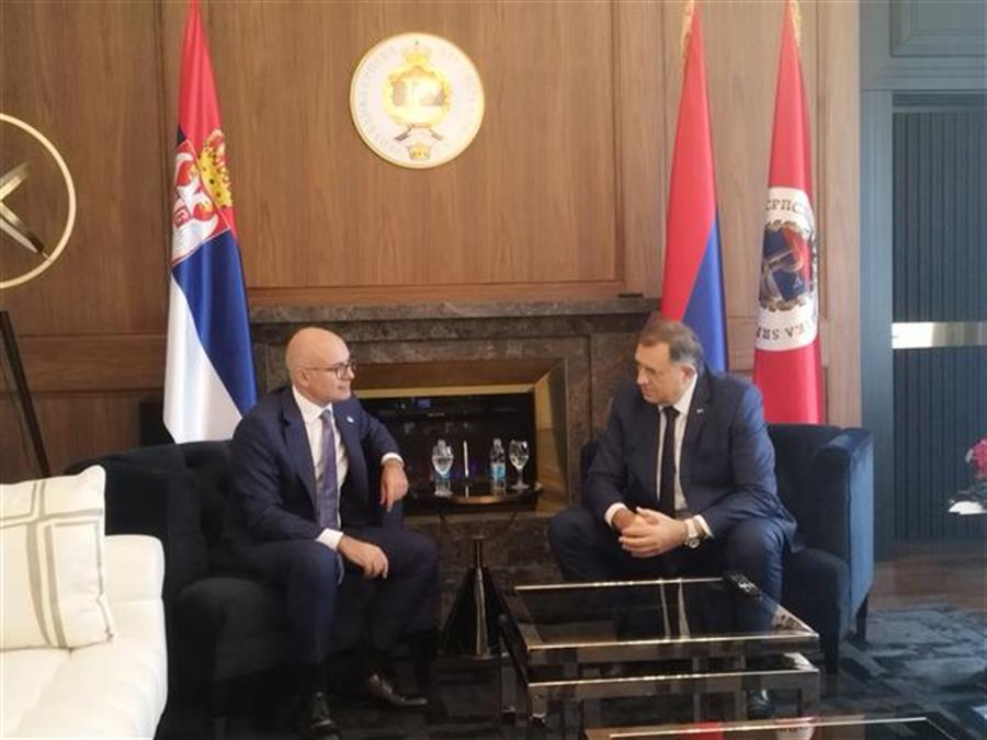 Dodik odlikovao predsjednika Vlade Srbije Miloša Vučevića