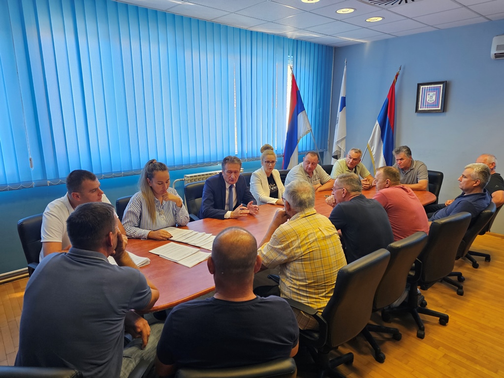 Načelnik Perić potpisao ugovore sa domaćinima iz Donje Trnove: Nastavak ulaganja u seoska područja