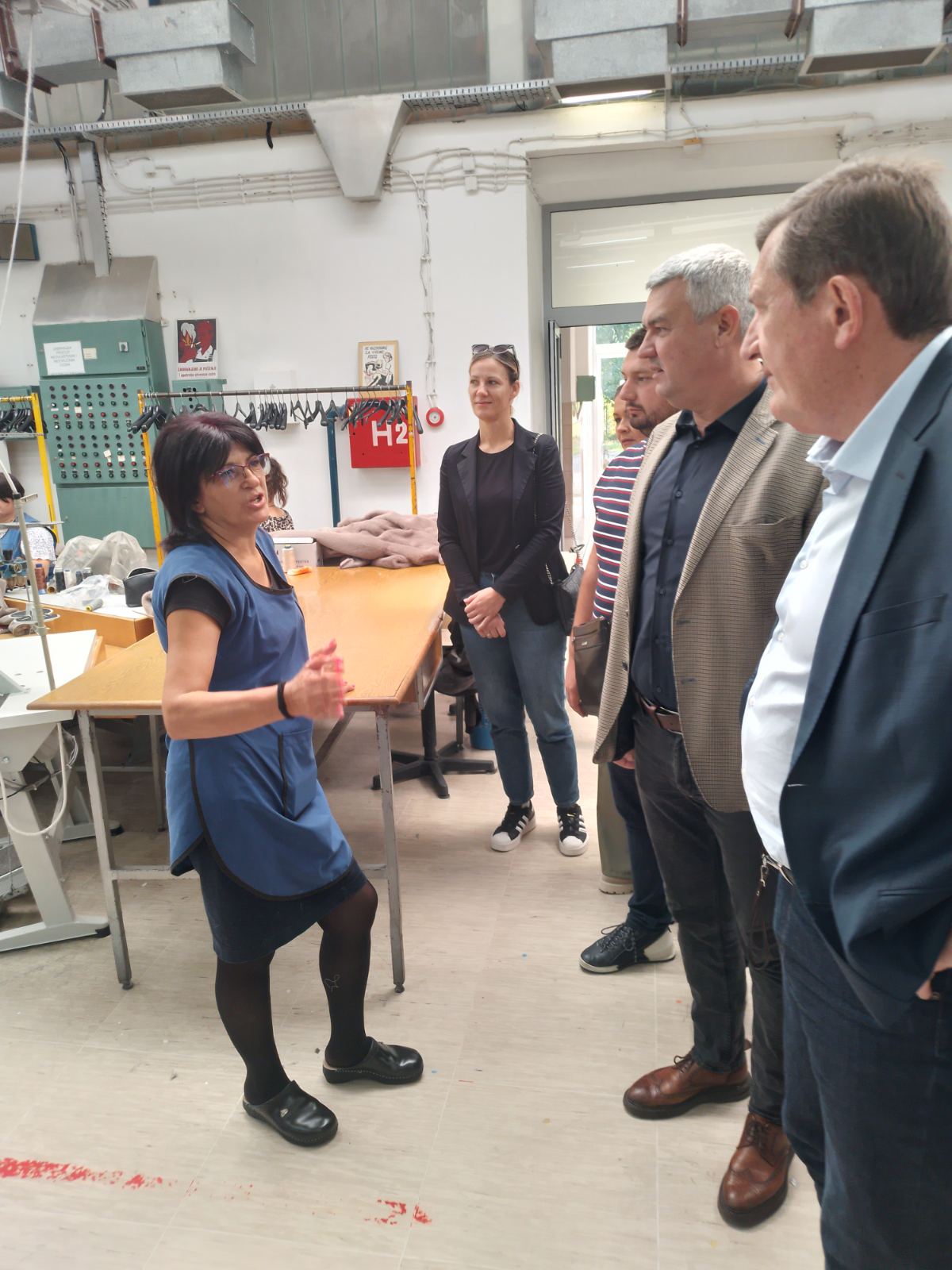 Ministar Vojin Mirović posjetio modnu konfekciju u Loparama