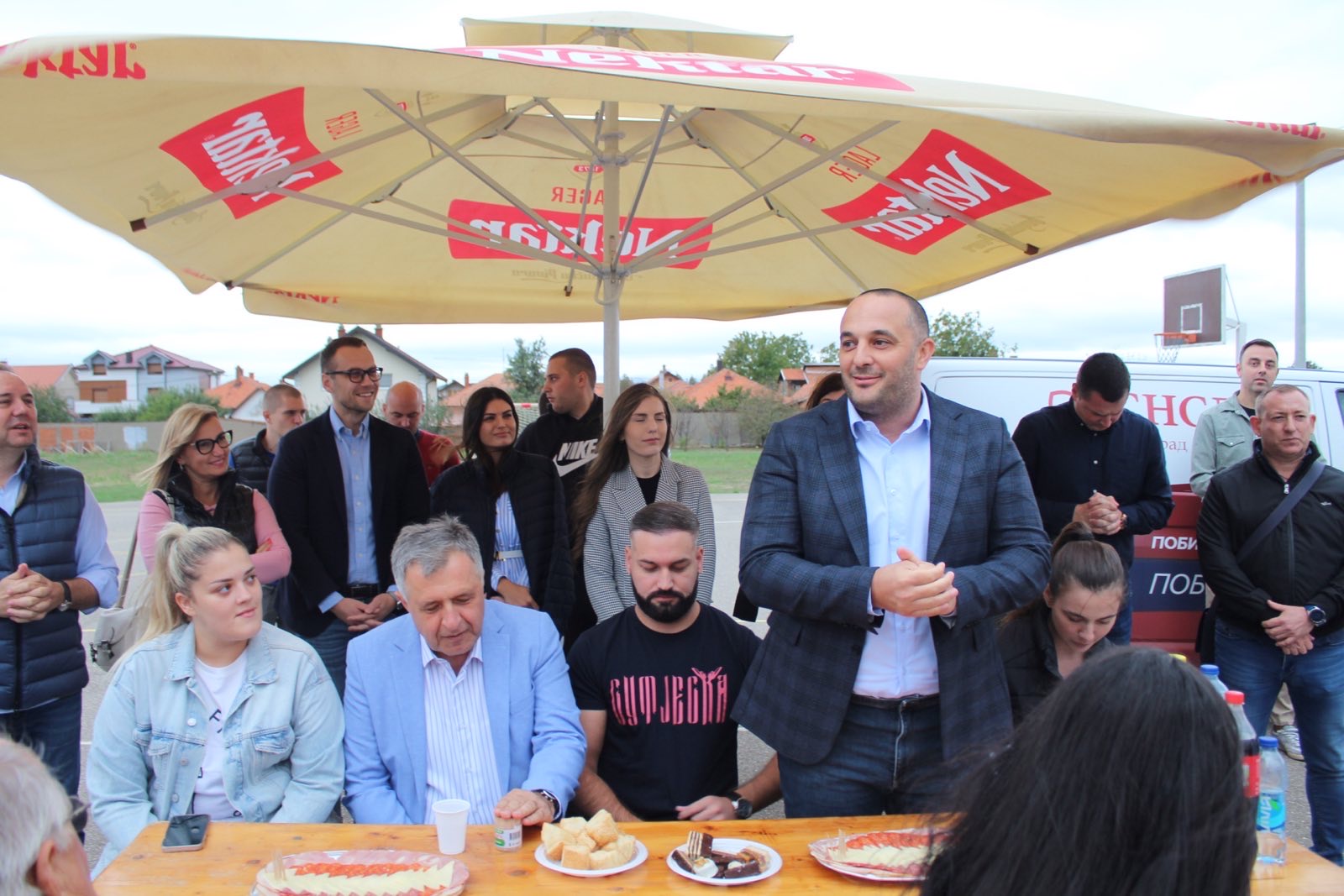Dr Lazić i kandidati SNSD-a sa građanima MZ Stari Grad, Filip Višnjić i Ledinci: “Za četiri godine možemo uraditi mnogo”