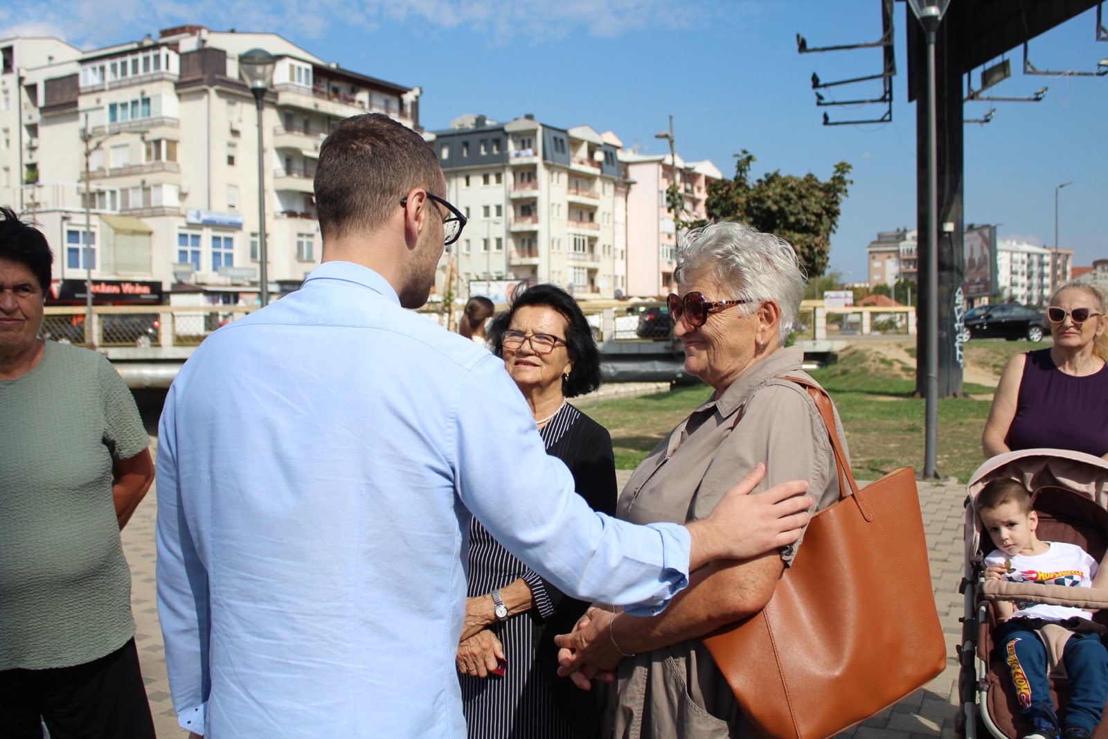 Dr Lazić i kandidati SNSD-a sa građanima MZ Stari Grad, Filip Višnjić i Ledinci: “Za četiri godine možemo uraditi mnogo”
