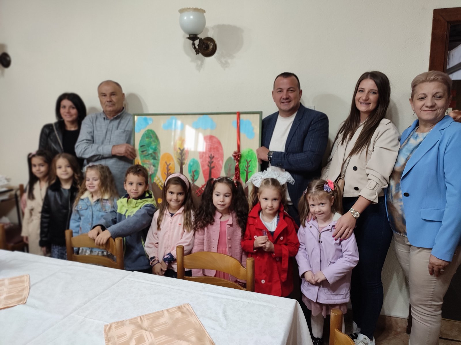 Djeca iz vrtića "Čika Jova Zmaj" u posjeti Udruženju penzionera Grada Bijeljina