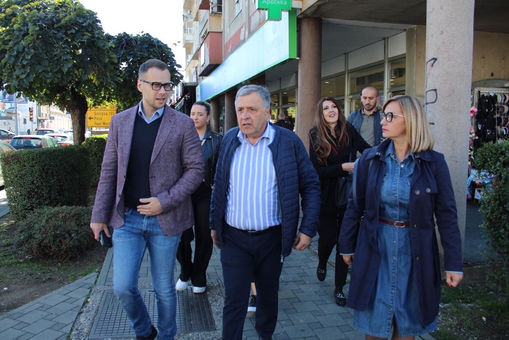 Dr Lazić i kandidati SNSD-a sa građanima Bijeljine: „Slušam narod i nikog više“