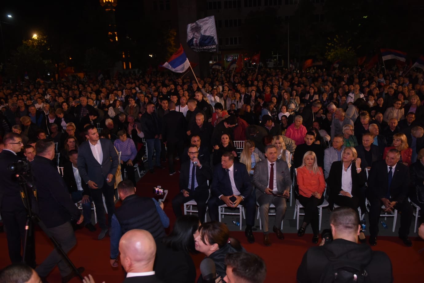Pobjednička atmosfera na centralnoj tribini SNSD-a Bijeljina: „Podrška za dr Mikajla Lazića je podrška za Bijeljinu koja napreduje“