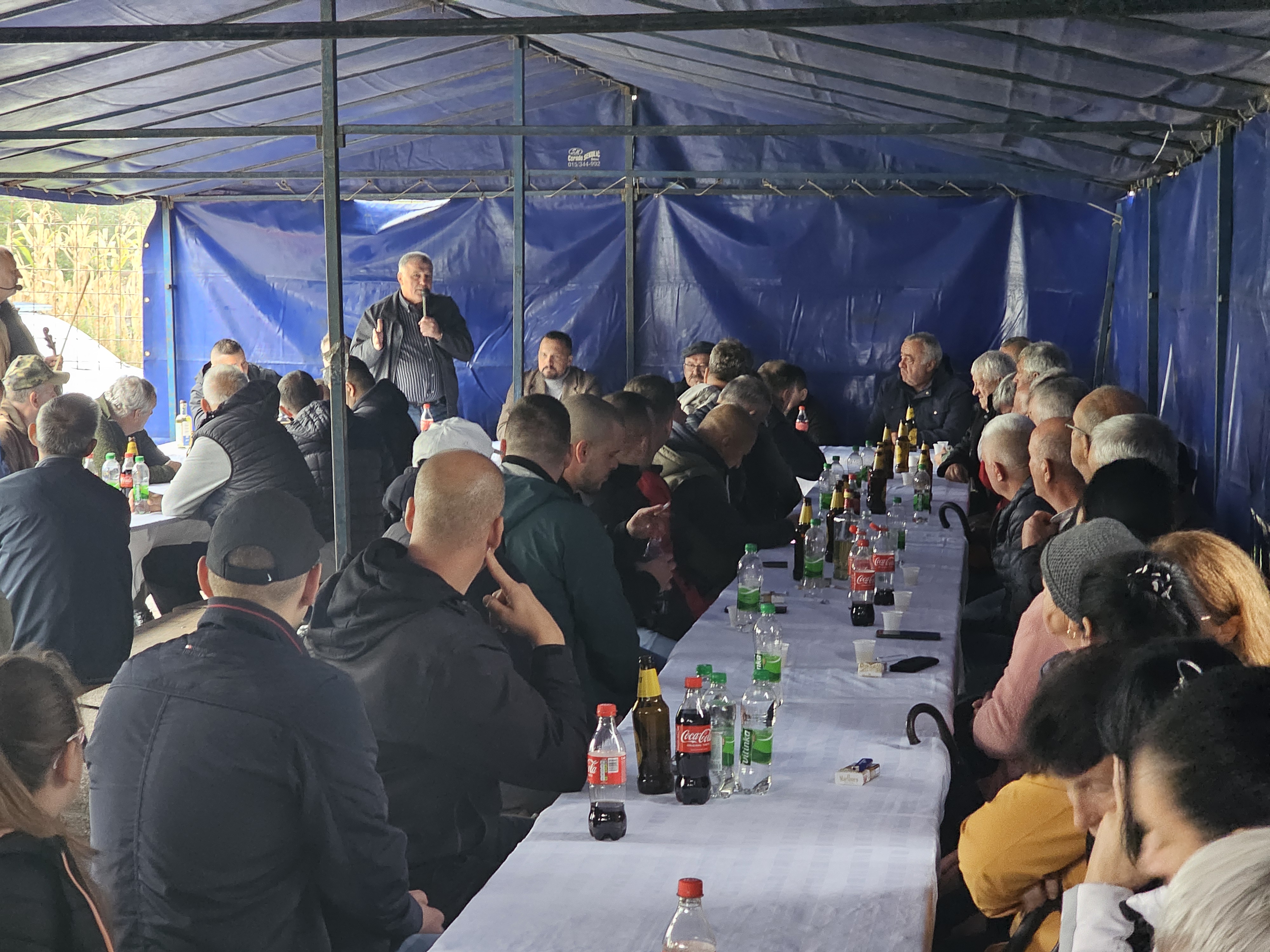 Odbornički kandidati PDP-a Lopare podržavaju Milanka Tošića: Na skupu u Piperima zdušna podrška