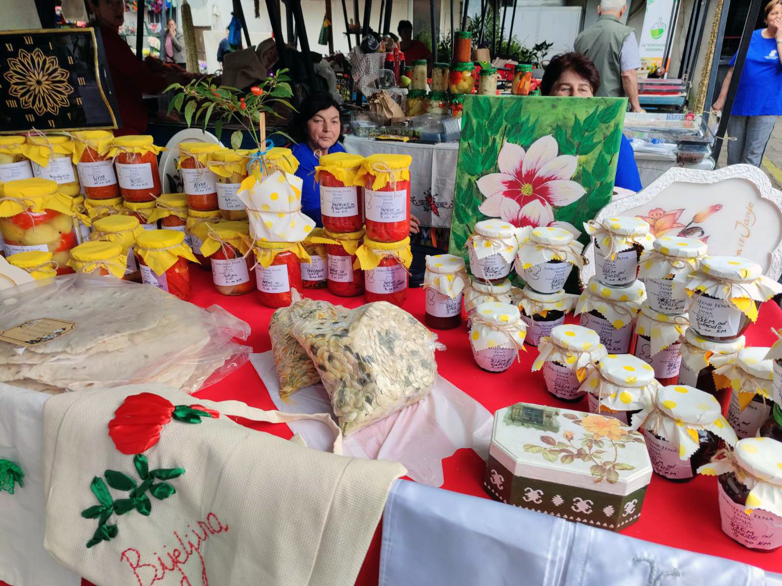 "Karavan zimnice i bazar rukotvorina" na Zelenoj pijaci u Bijeljini