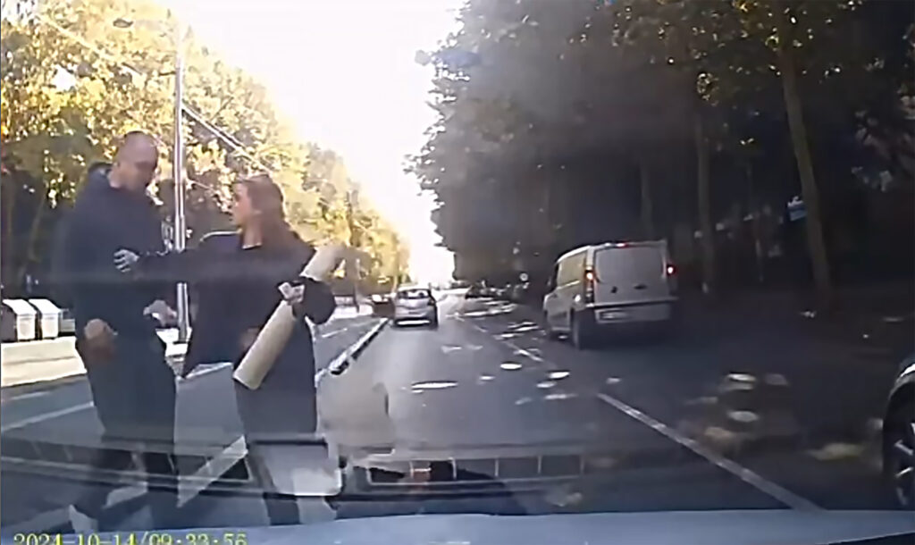 Ovo je hrabra djevojka koja je odbranila starca od nasilnika