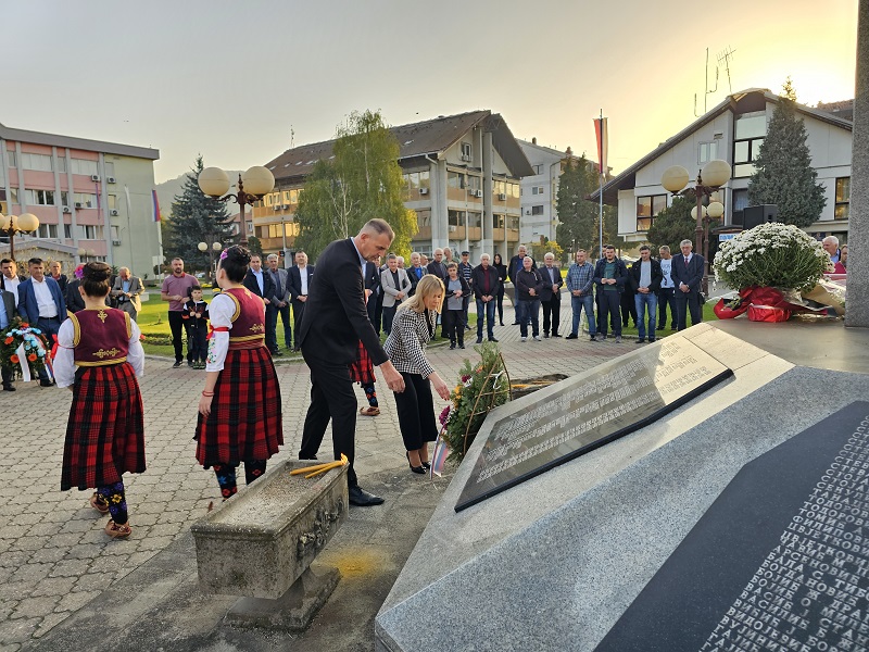 Ugljevik: Uoči slave opštine služen parastos za 301 poginulog borca