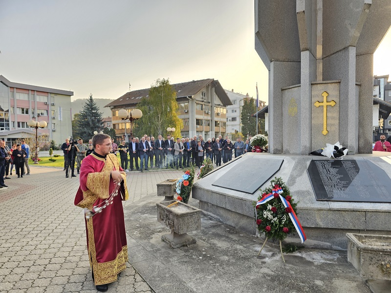 Ugljevik: Uoči slave opštine služen parastos za 301 poginulog borca