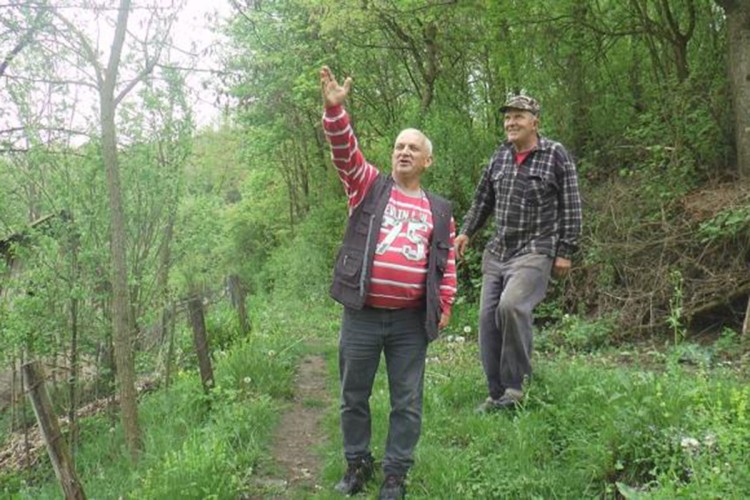 Granica BiH i Srbije "ucrtana" čak i preko porodičnih grobnica
