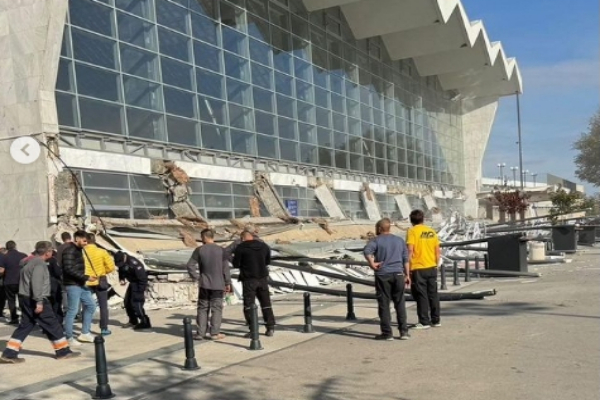 Mediji: Urušio se dio Željezničke stanice u Novom Sadu - ima povrijeđenih (VIDEO)