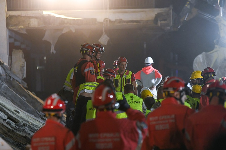 Novi Sad: Spasioci i dalje pronalaze tijela - poginulo 13 osoba