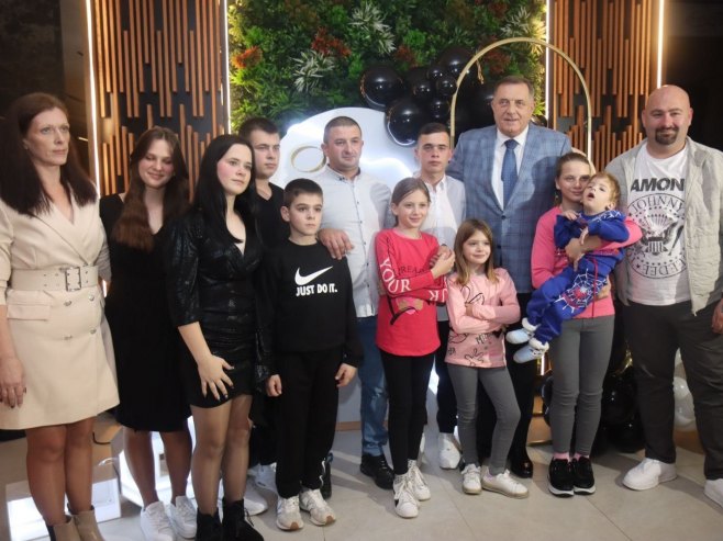 Dodik uveličao rođendansku proslavu jedanaestočlane porodice Đurić