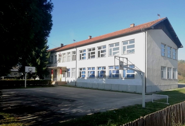 ULAGANJE U BUDUĆNOST: Privrednik i odbornik donacijom pomogli uređenje škole u Priboju