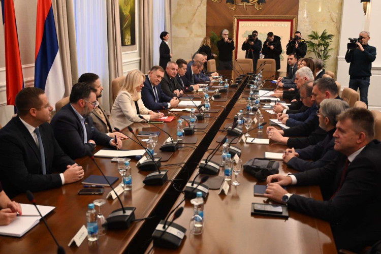 U Banjaluci sastanak lidera SNSD-a, HDZ-a i "Trojke"