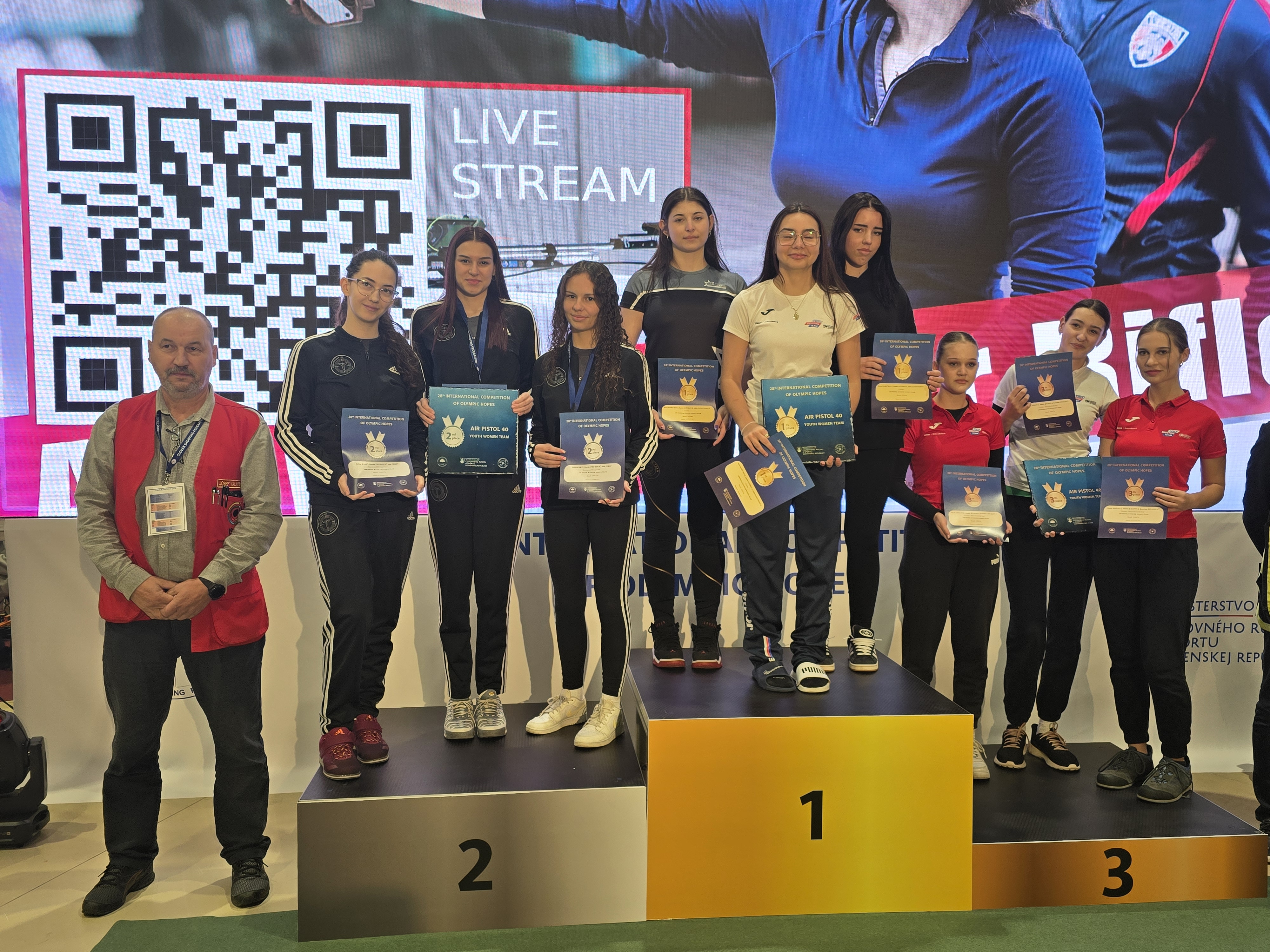 Sofija Rakić - zlatna, srebro za ekipu Streljačkog kluba "TRB"