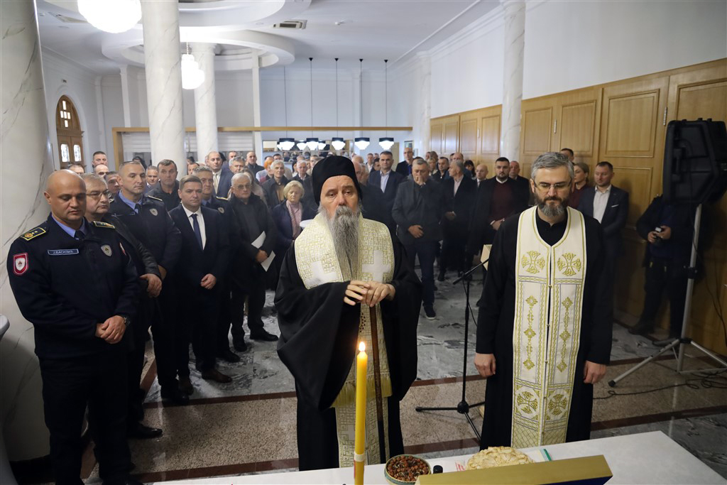 Mitropolit Fotije: Srpski narod obavezuju žrtve proteklih ratova