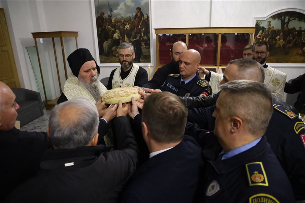 Mitropolit Fotije: Srpski narod obavezuju žrtve proteklih ratova
