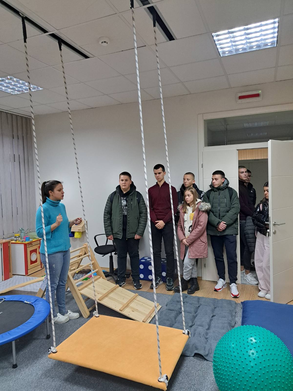 Bijeljina: Učenici Ekonomske škole posjetili Centar za socijalni rad (FOTO)