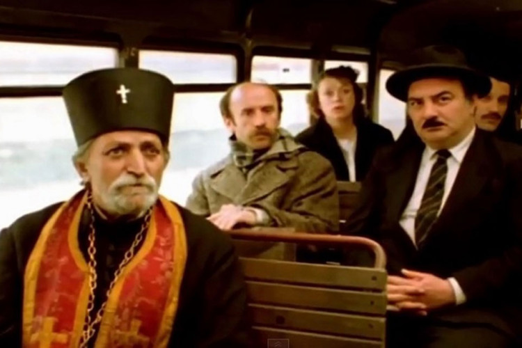 Da li znate ko glumi popa u filmu "Ko to tamo peva"?