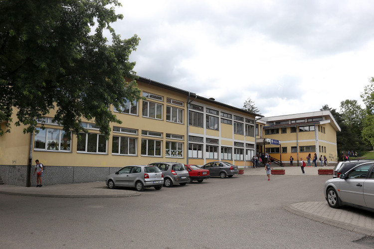 Banjaluka: Učenica polomila ruke, majka krivi školske drugare