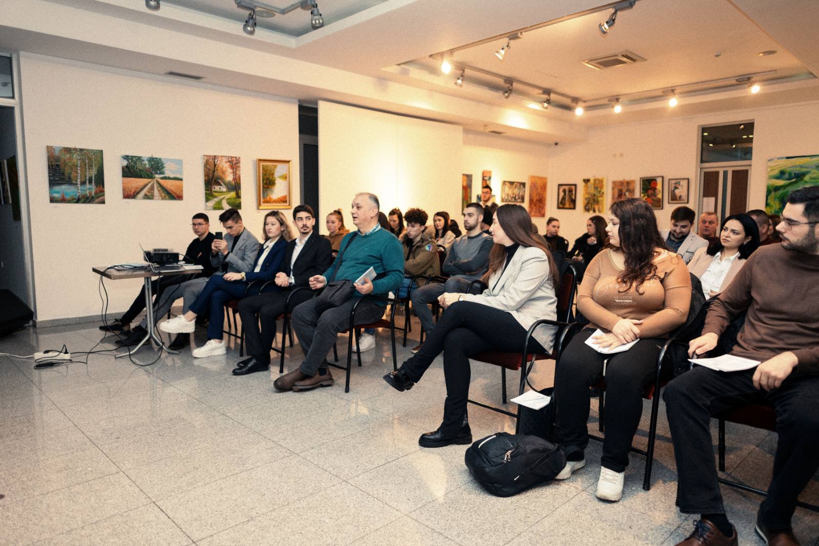 Održan Forum mladih na temu Potencijali za otvaranje Omladinskog centra u Bijeljini