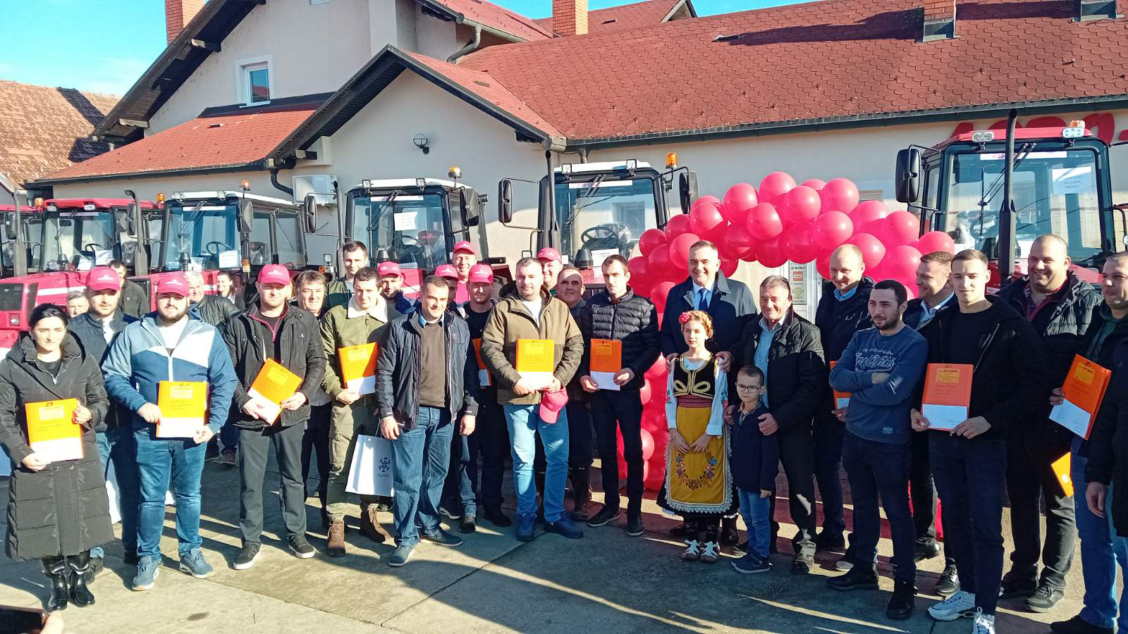 Dodijeljeni traktori "Belarus" za 48 semberskih poljoprivrednika