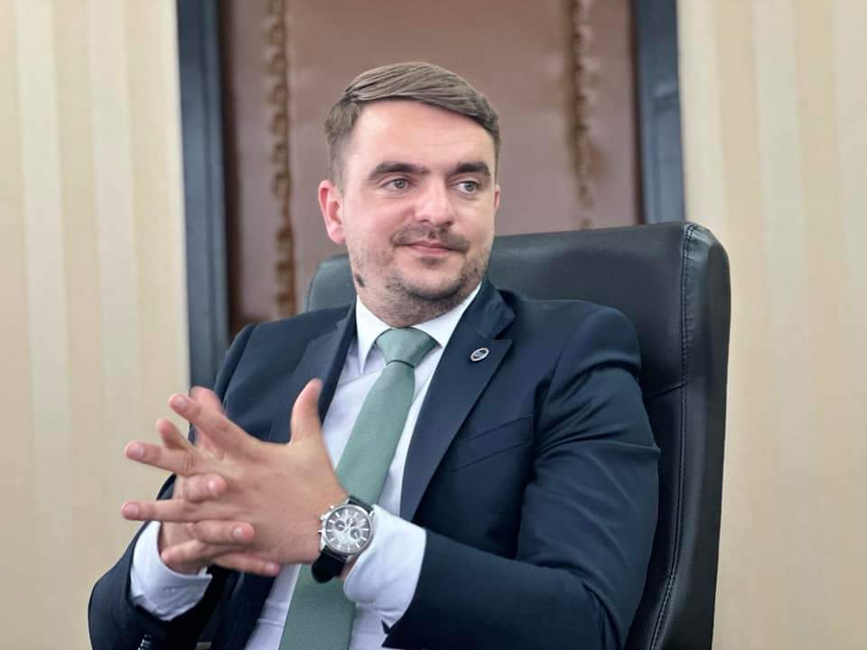 Ko mijenja Dodika dok je odsutan?