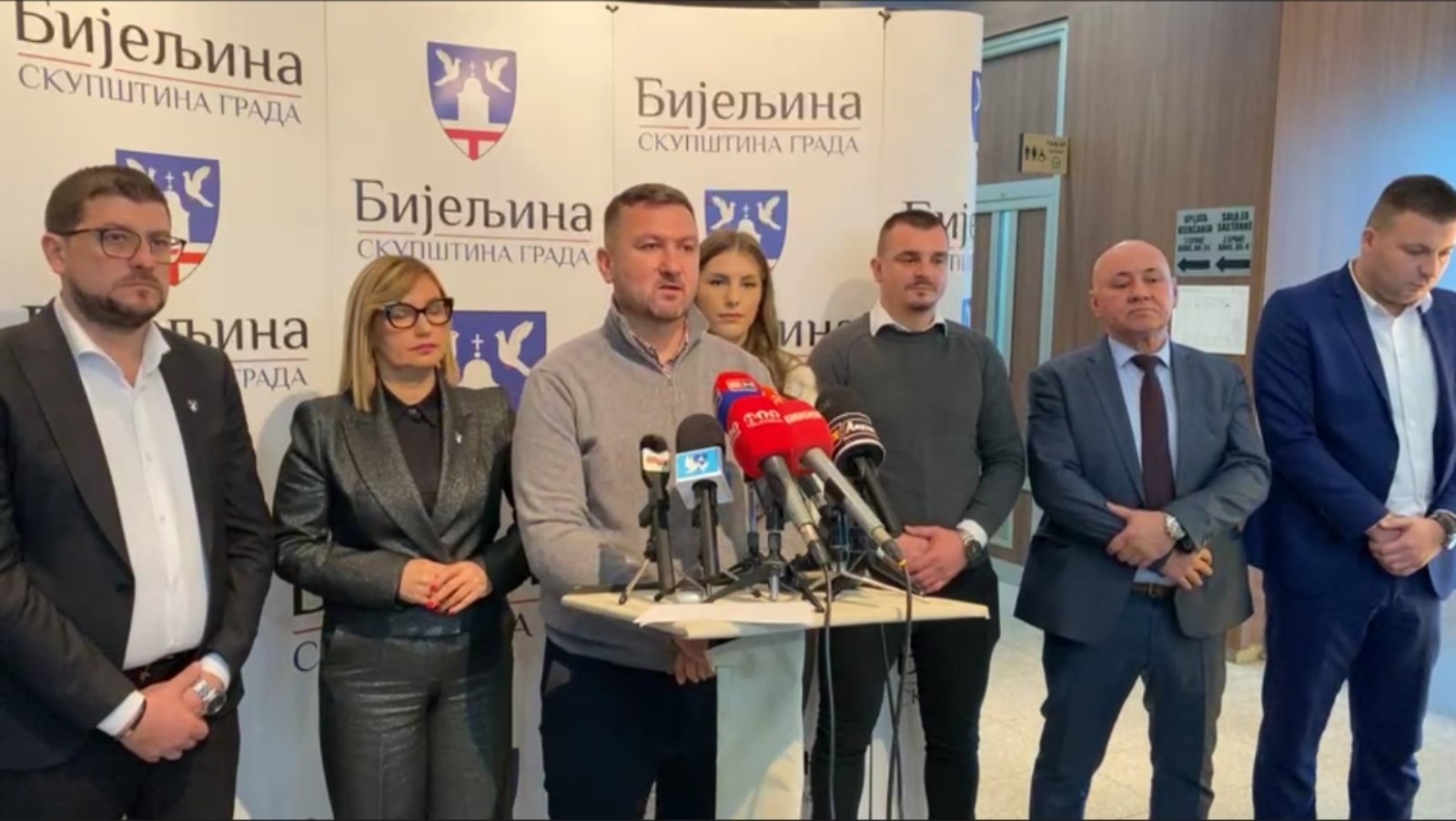 Ostojić: Gradonačelnik osjetljive kategorije i korisnike subvencija koristi kao živi štit