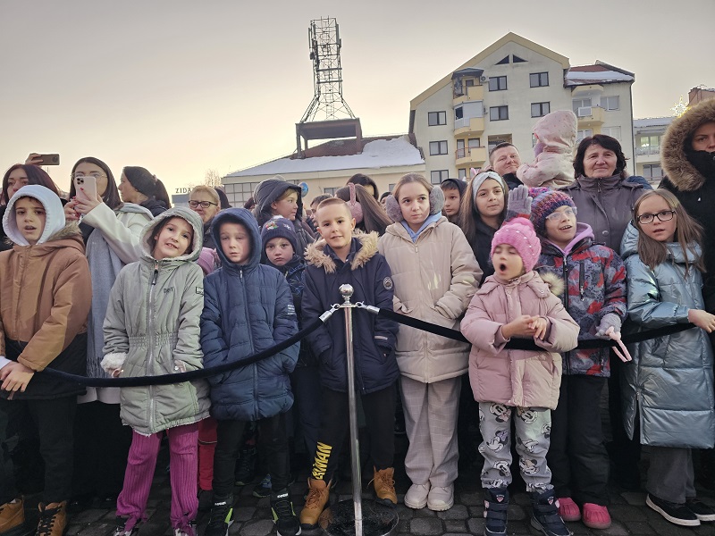 Novogodišnja zabava u Ugljeviku: Opština darovala paketiće mališanima