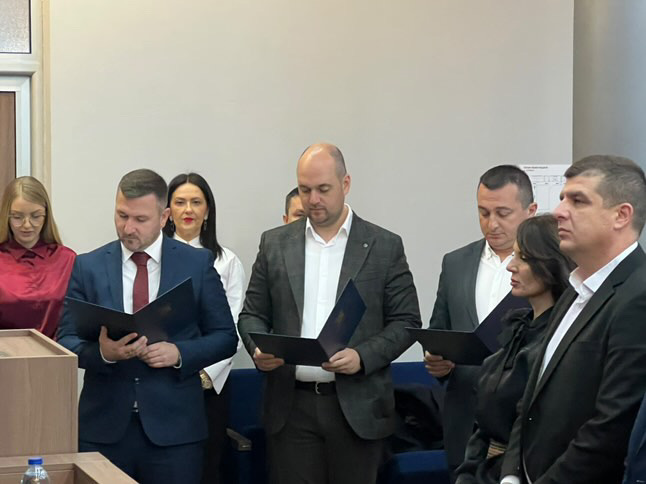 Ostojić: “Da li je blokada usvajanje svih gradonačelnikovih prijedloga za načelnike?”