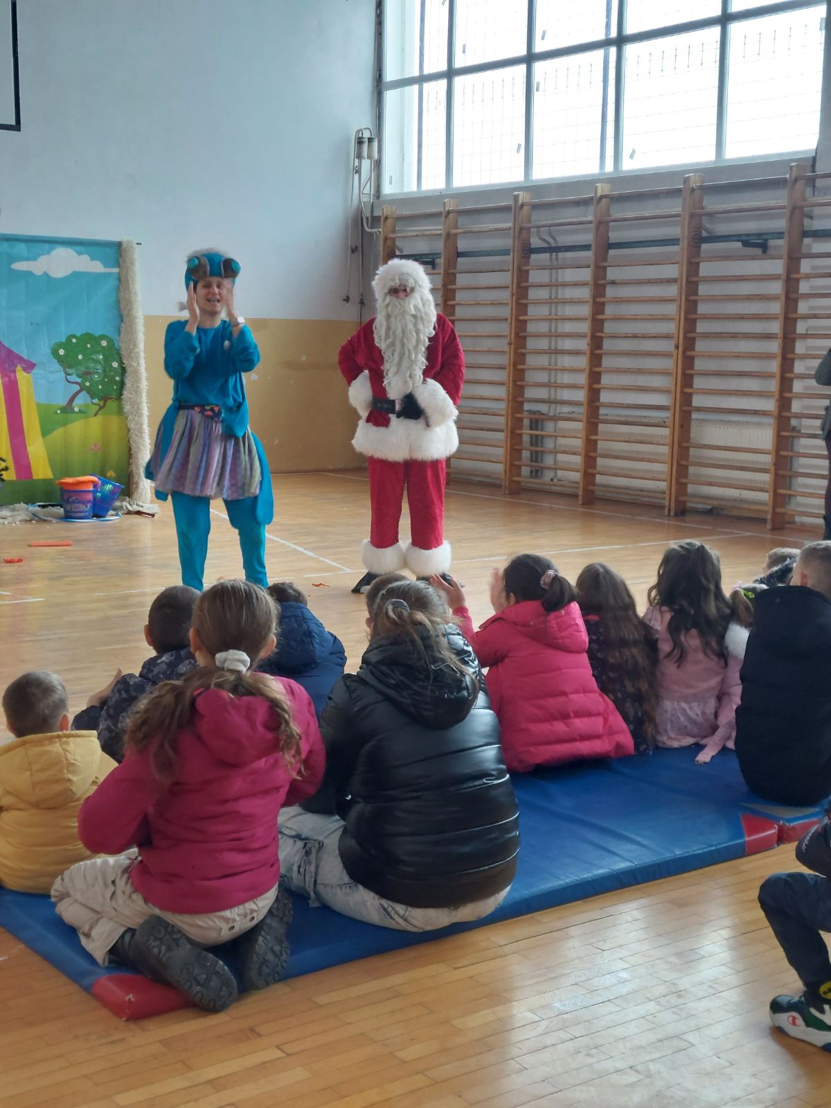 Vlasnik kompanije „Sprinkler“ uljepšao praznike osnovcima u Priboju