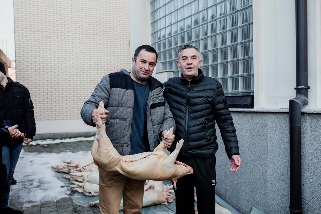 RSS u Bijeljini tradicionalno podijelila božićne pečenice