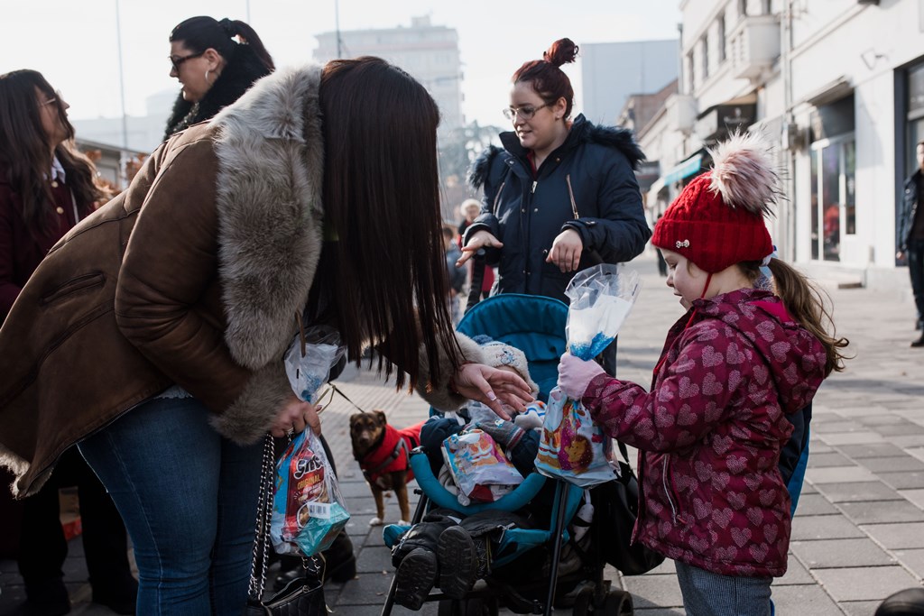 Republička omladina Srpske Bijeljincima poklonila badnjake