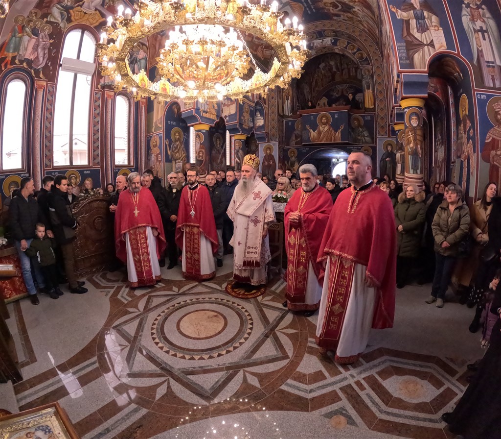 Sveta arhijerejska liturgija u Dvorovima na praznik Oci
