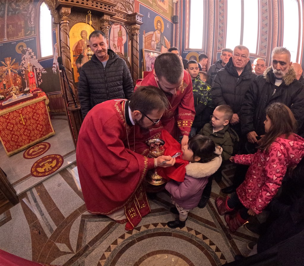 Sveta arhijerejska liturgija u Dvorovima na praznik Oci