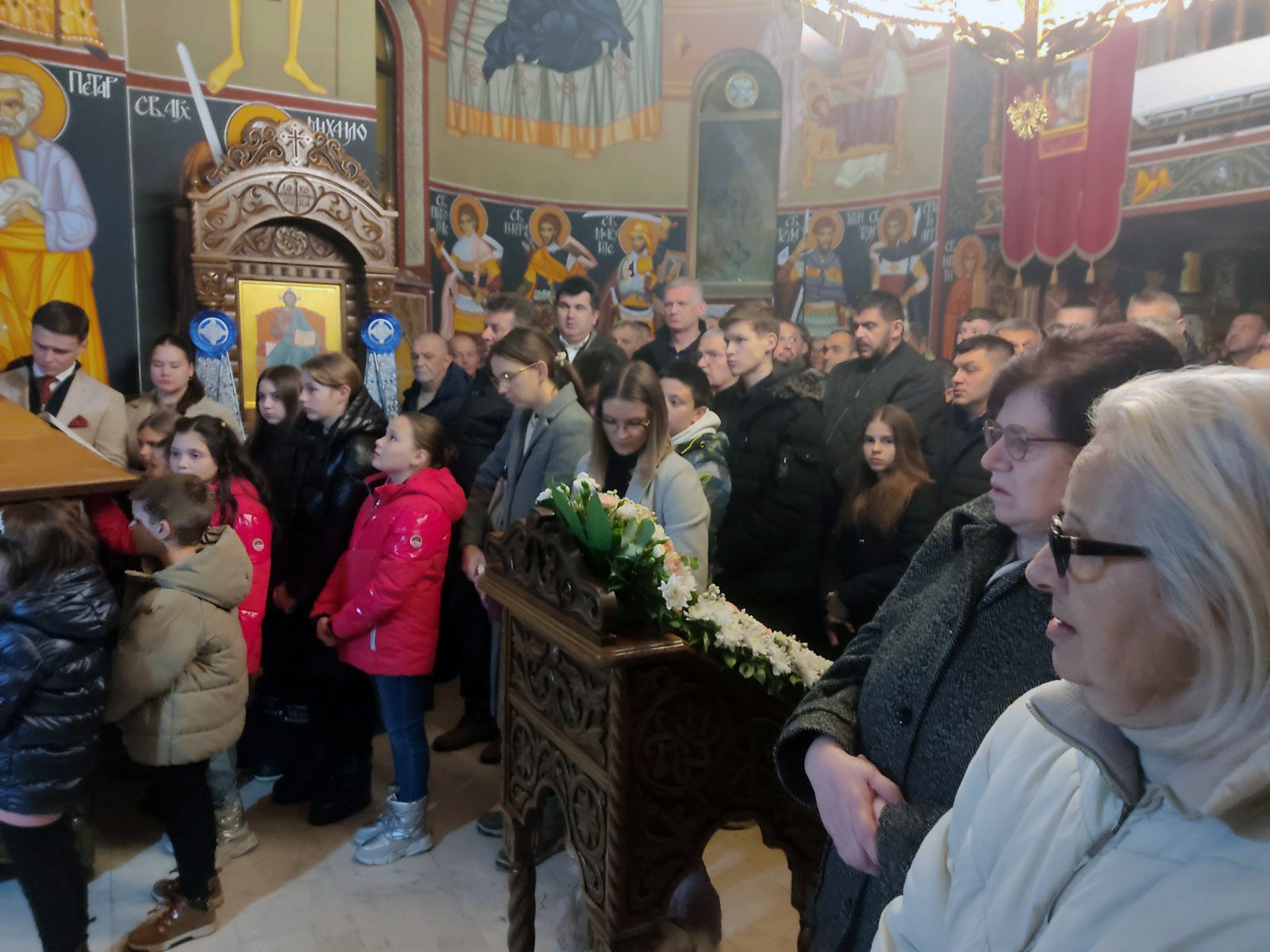 BADNJE VEČE U LOPARAMA Okupljanje naroda i praznične poruke mira, sloge, ljubavi i praštanja