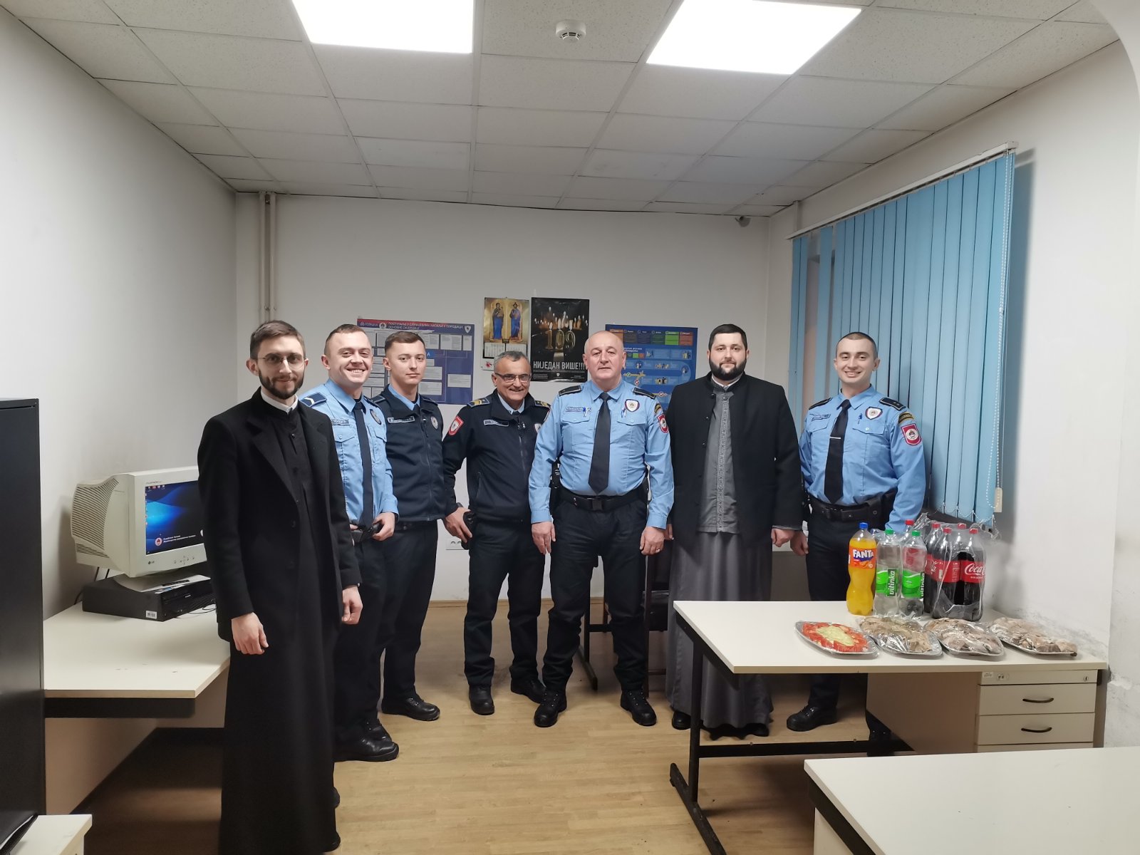 Božićni darovi za dežurne službe u Bijeljini FOTO