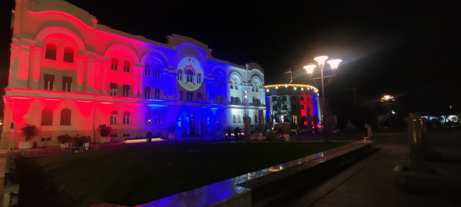 Palata Republike i Banski dvor u bojama zastave Srpske