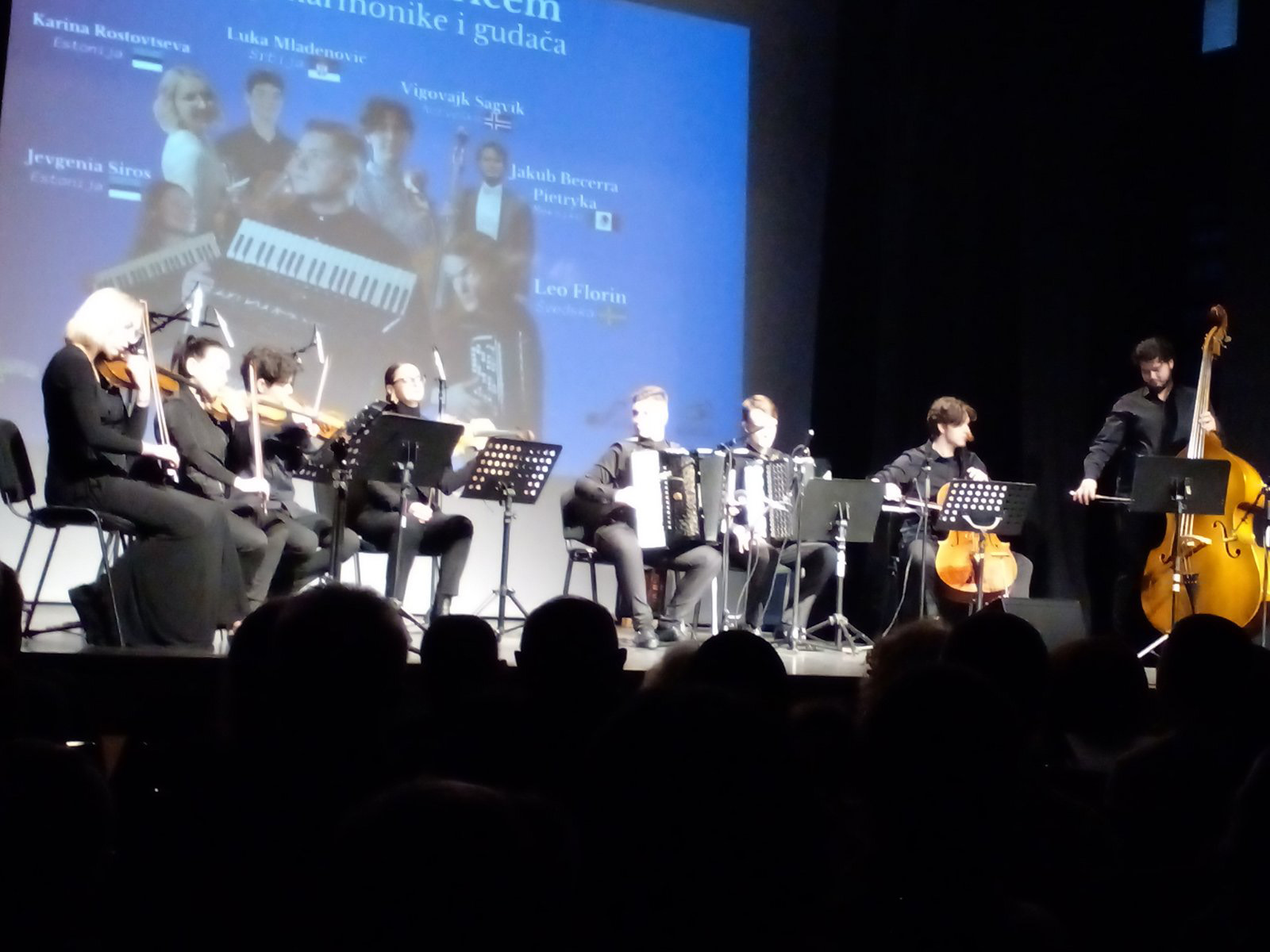 Magija mladog virtuoza na harmonici Đorđa Perića i prijatelja