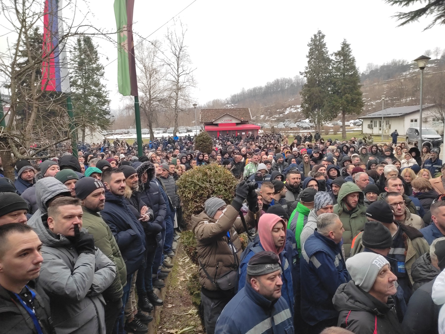 Radnici RiTE Ugljevik blokirali put: Traže smjenu uprave osim generalnog direktora