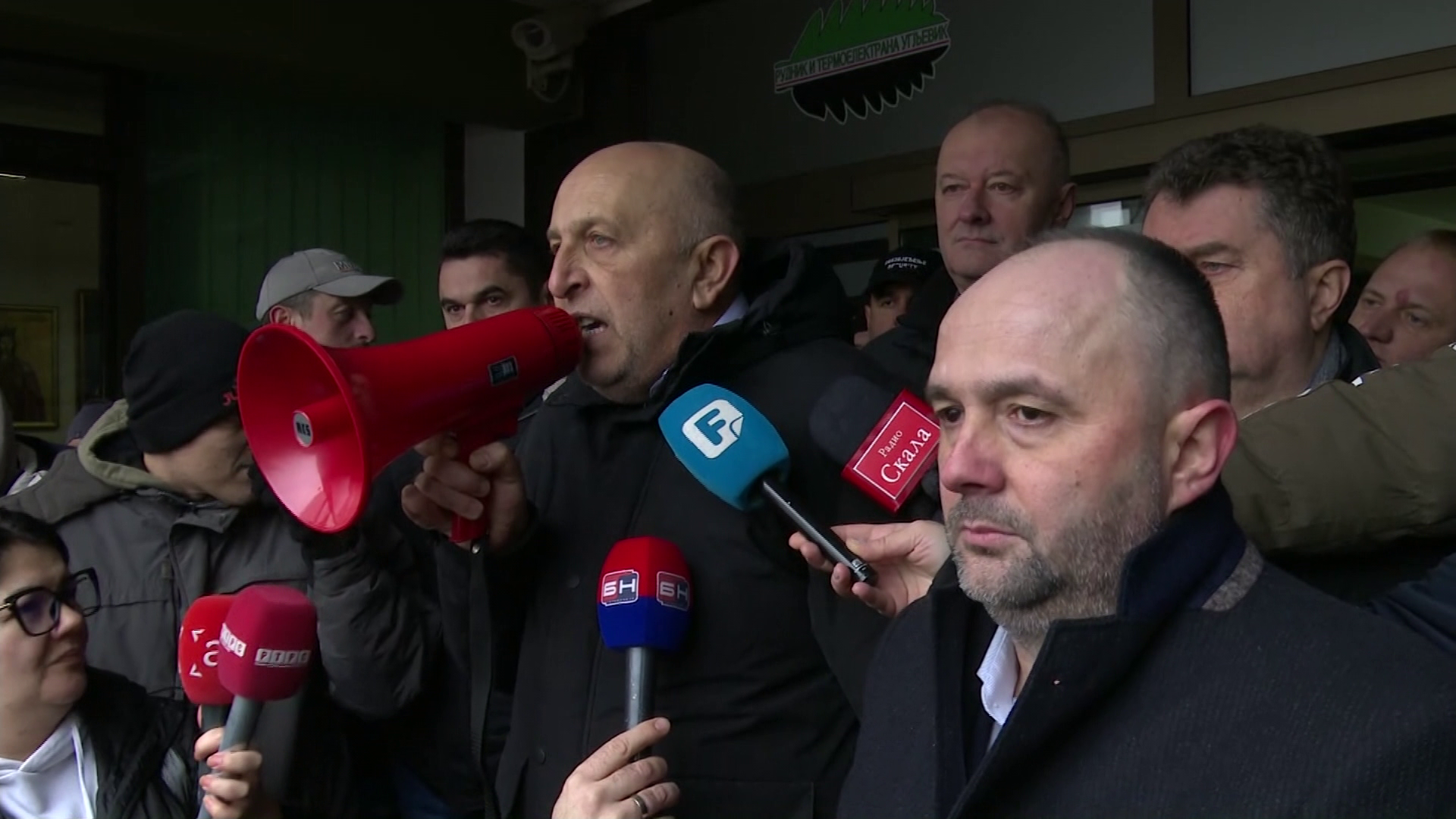 Radnici RiTE Ugljevik blokirali put: Traže smjenu uprave osim generalnog direktora