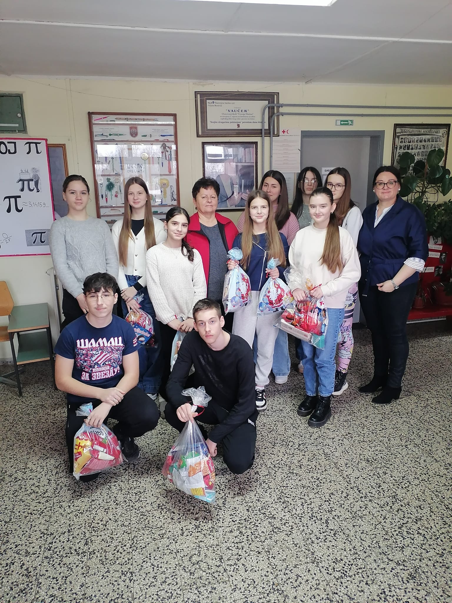 Omladinci bijeljinskog Crvenog krsta donirali 60 svetosavskih paketića