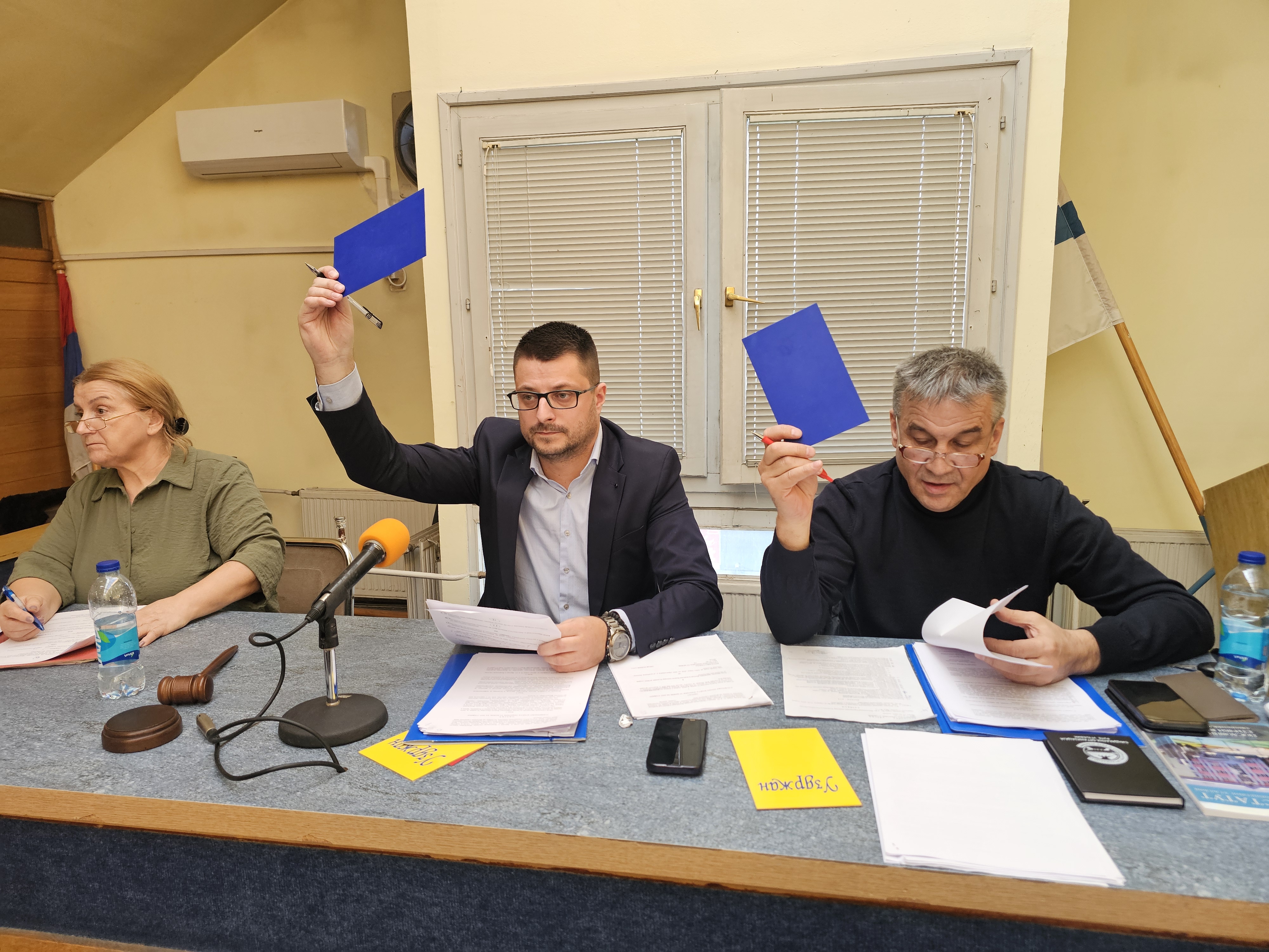 Usvojen budžet Ugljevika od 18,95 miliona KM: Bivša vlast ostavila dug 12 miliona KM Usvojen budžet Ugljevika od 18,95 miliona KM: Bivša vlast ostavila dug 12 miliona KM