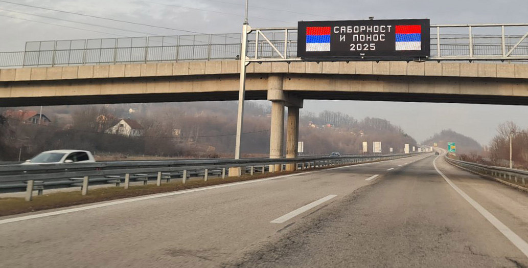 Čestitke na auto-putu "9. januar"