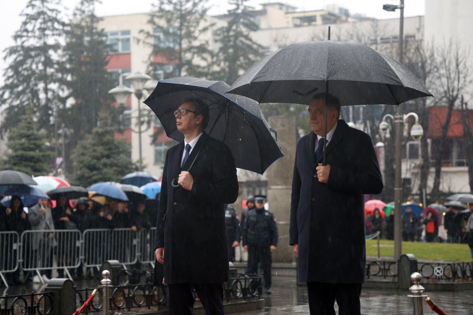 Dodik dočekao Vučića uz najveće državne počasti