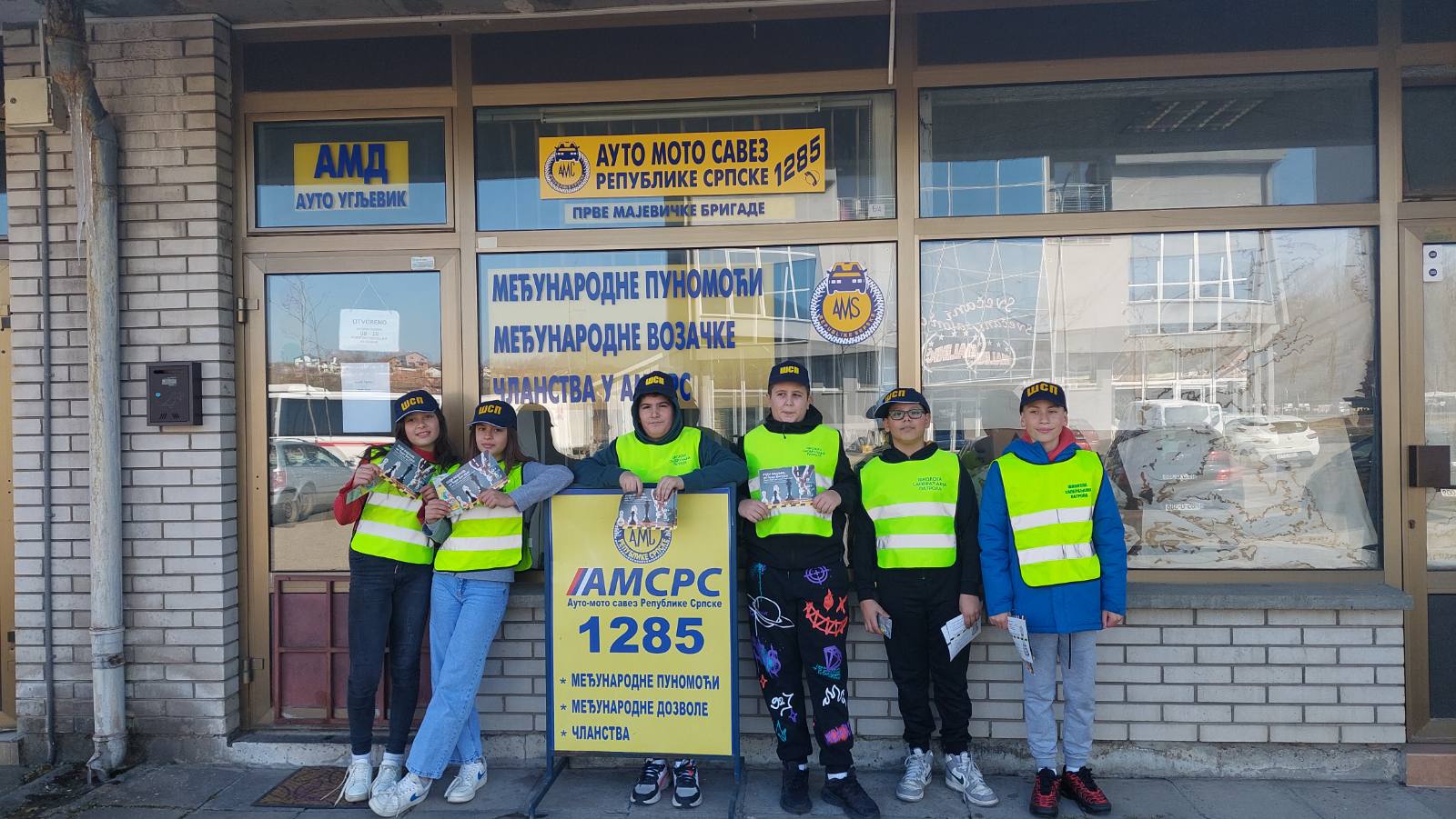 Djeca i AMD "Auto Ugljevik" poručili "Budi vidljiv! Ne budi figura!"