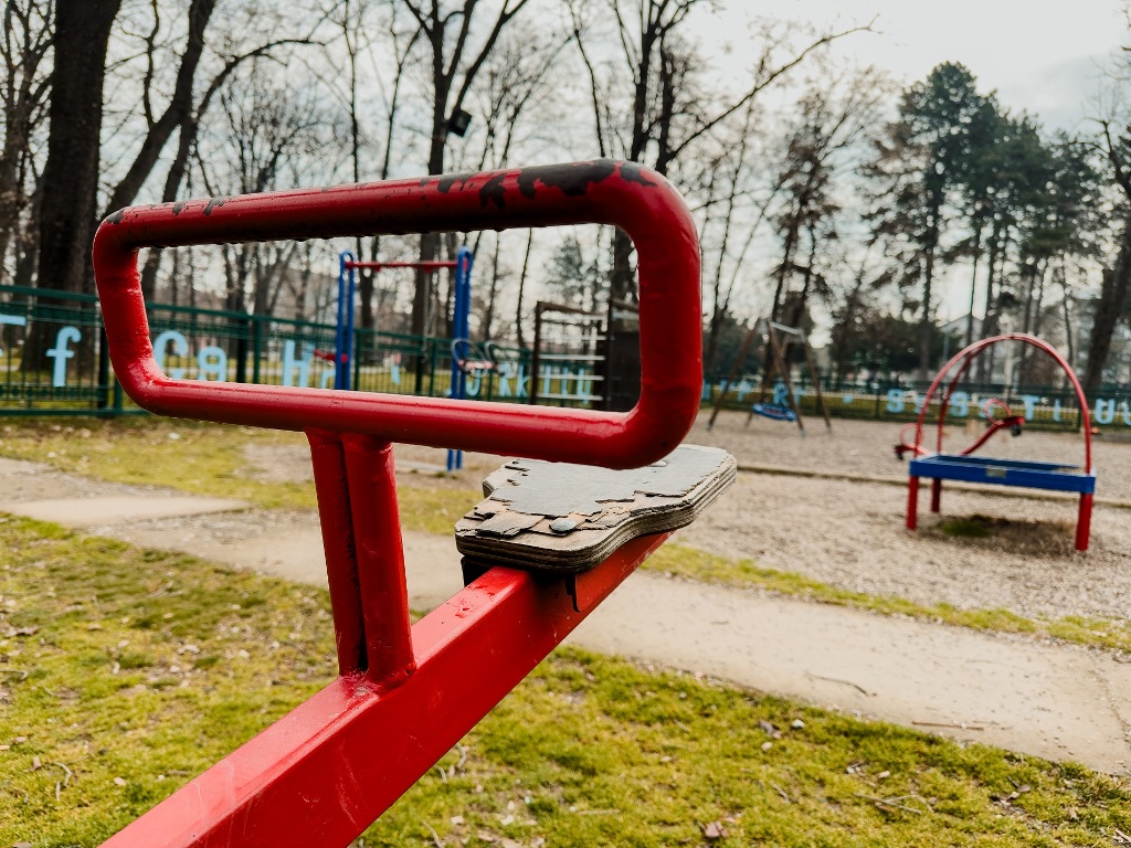 Jovanović predložio da se sredstva od prodaje dva stana ulože u rekonstrukciju igrališta u gradskom parku