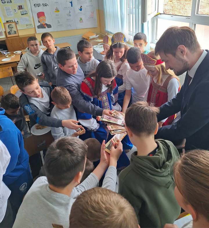 Predstavnik Ambasade Rusije u BiH Ilija Ernestović u posjeti školi u Dvorovima