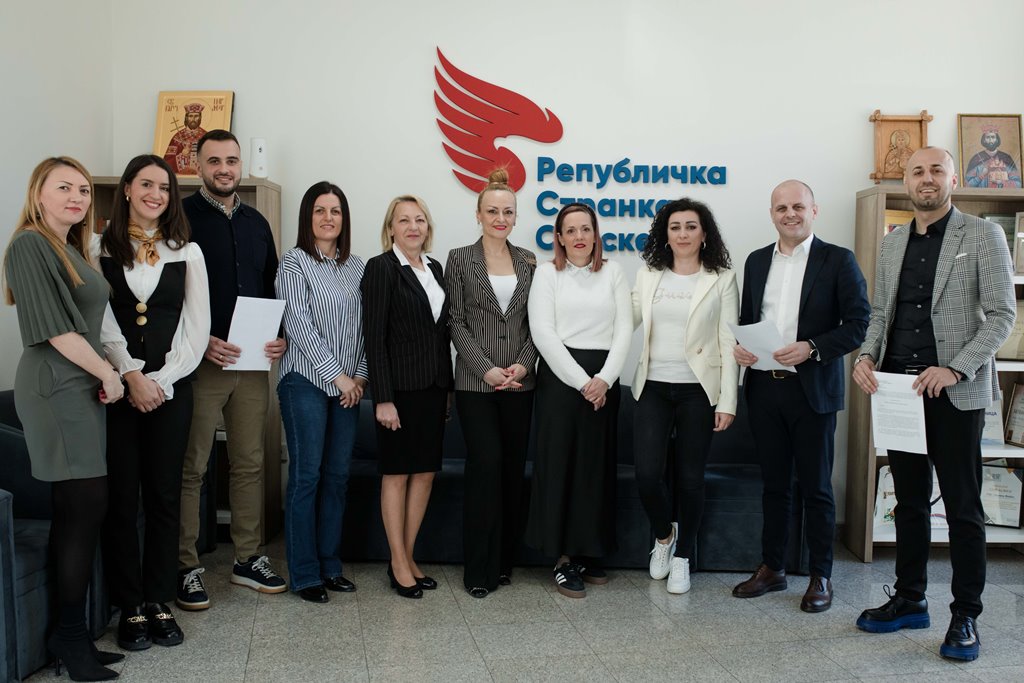 Ženska snaga Srpske povodom 8. marta uručila odbornicima RSS inicijative za bolji položaj žena